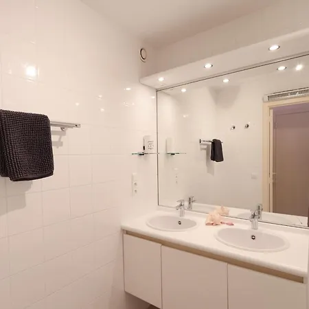 Plaza A1 A1a02 With Beautiful Private Balcony *