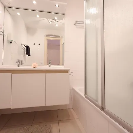 Plaza A1 A1a02 With Beautiful Private Balcony Apartament